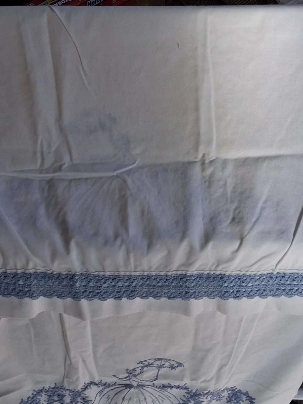 Vintage Hand‑Embroidered Southern Belle Pillowcase Set (4) Crochet Trim - Picture 9 of 11